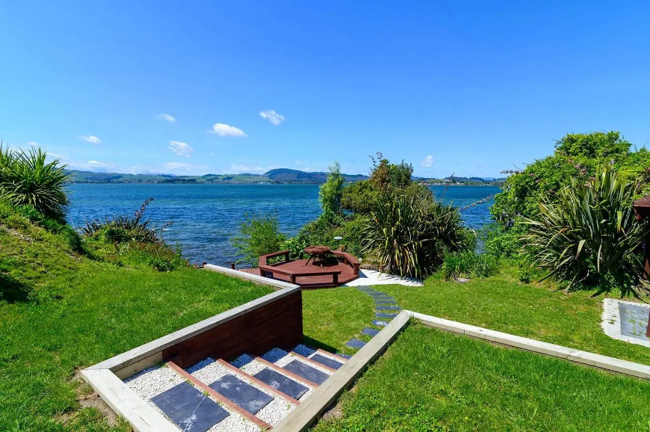 Luxury Lakeside Retreat Villa Rotorua New Zealand
