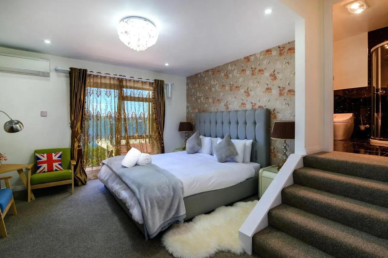 Luxury Lakeside Retreat Villa Rotorua