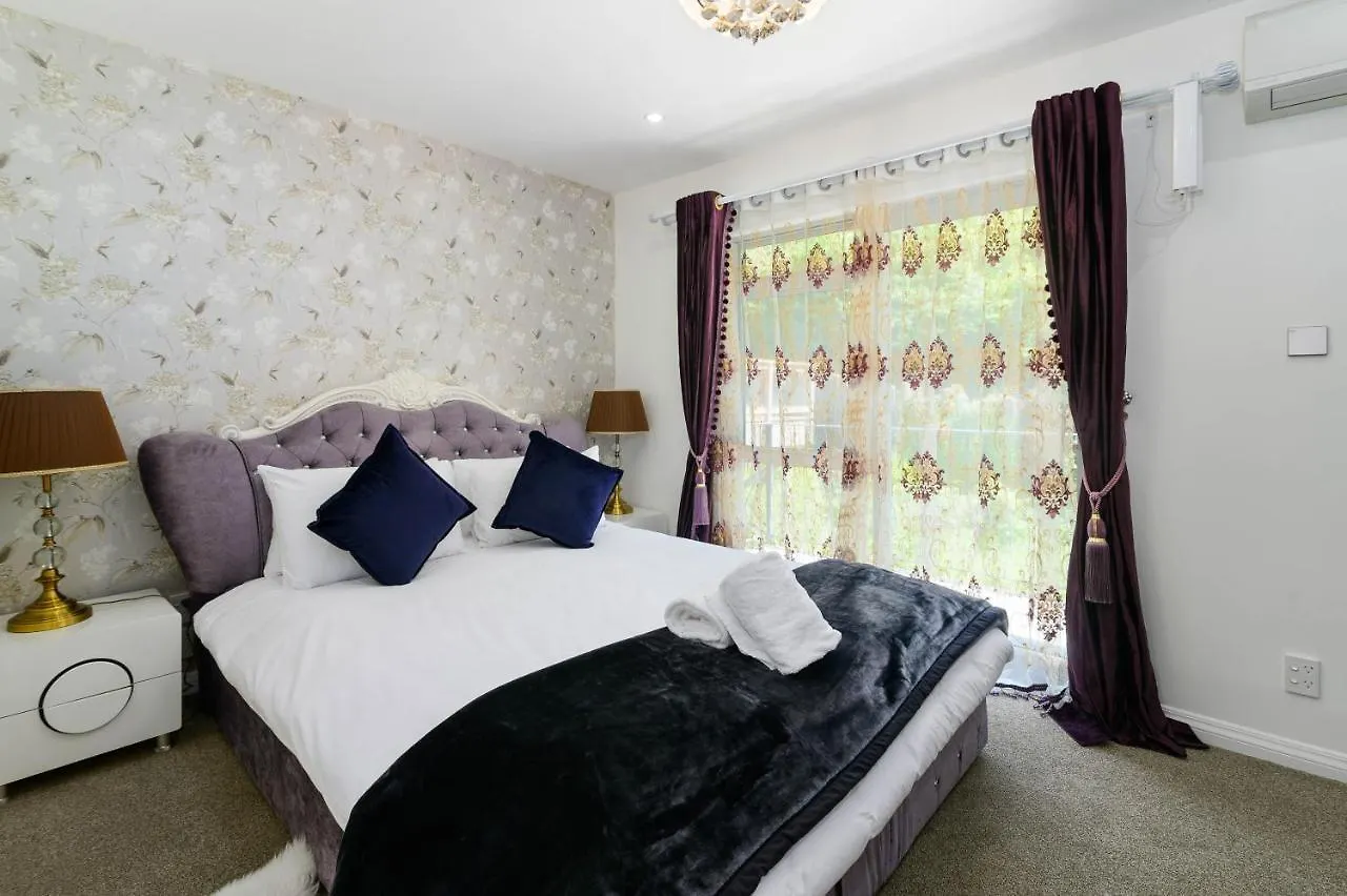 Luxury Lakeside Retreat Villa Rotorua