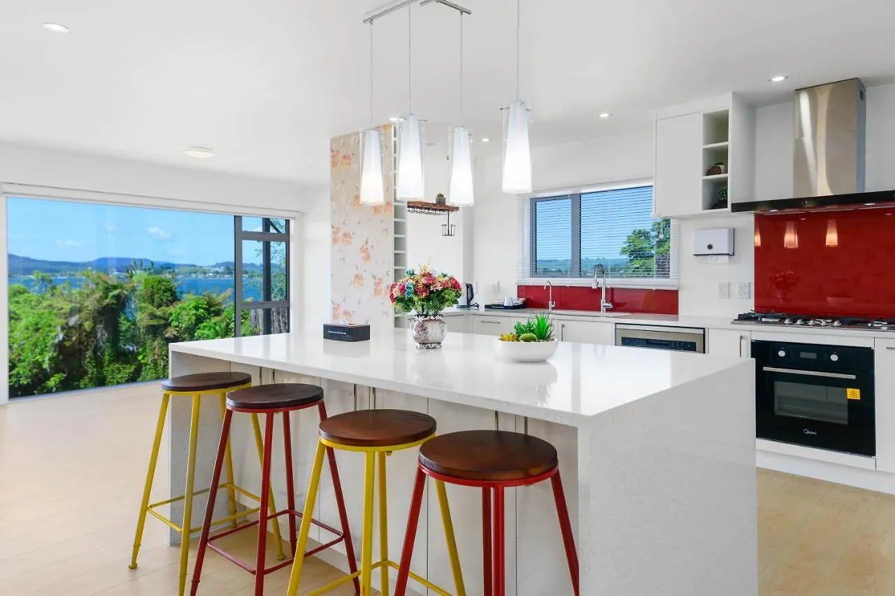 Luxury Lakeside Retreat Villa Rotorua