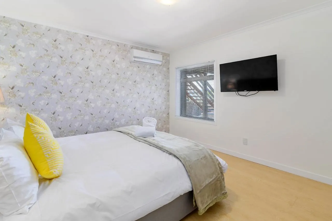 Luxury Lakeside Retreat Villa Rotorua New Zealand