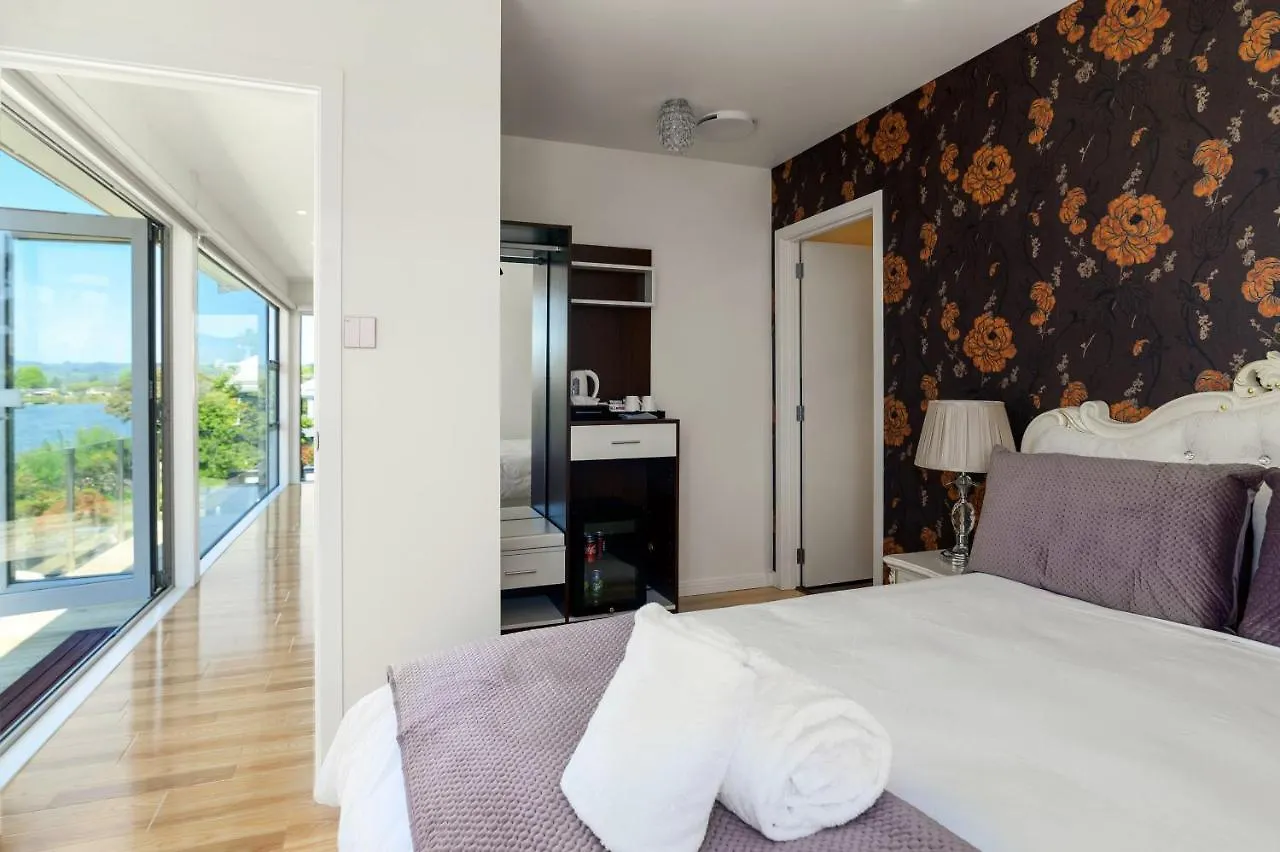 Luxury Lakeside Retreat Villa Rotorua 0*,